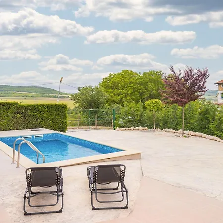 Golden Shore With Private Pool In