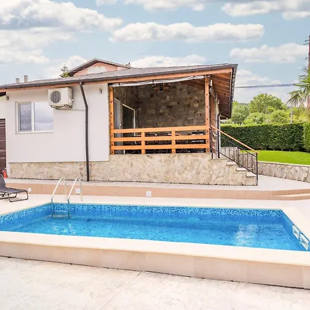 Golden Shore With Private Pool In